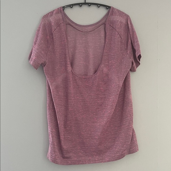 Under Armour Women's Heathered Pink and Purple Short Sleeve Tee Size Medium - Picture 2 of 4